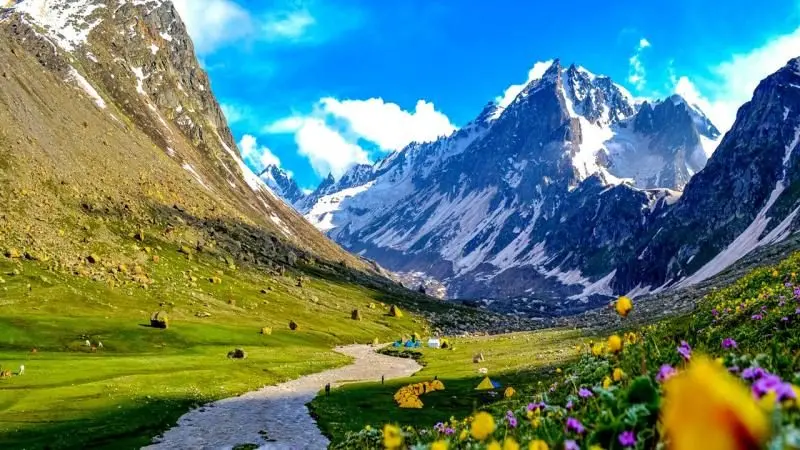 Hampta Pass Trek:  The Ultimate Guide to Himachal Pradesh's Most Dramatic  Trek